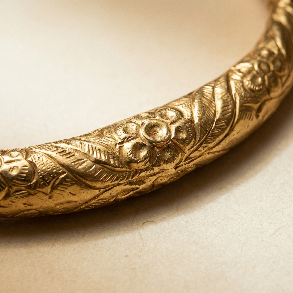 Hasli Necklace — Macro