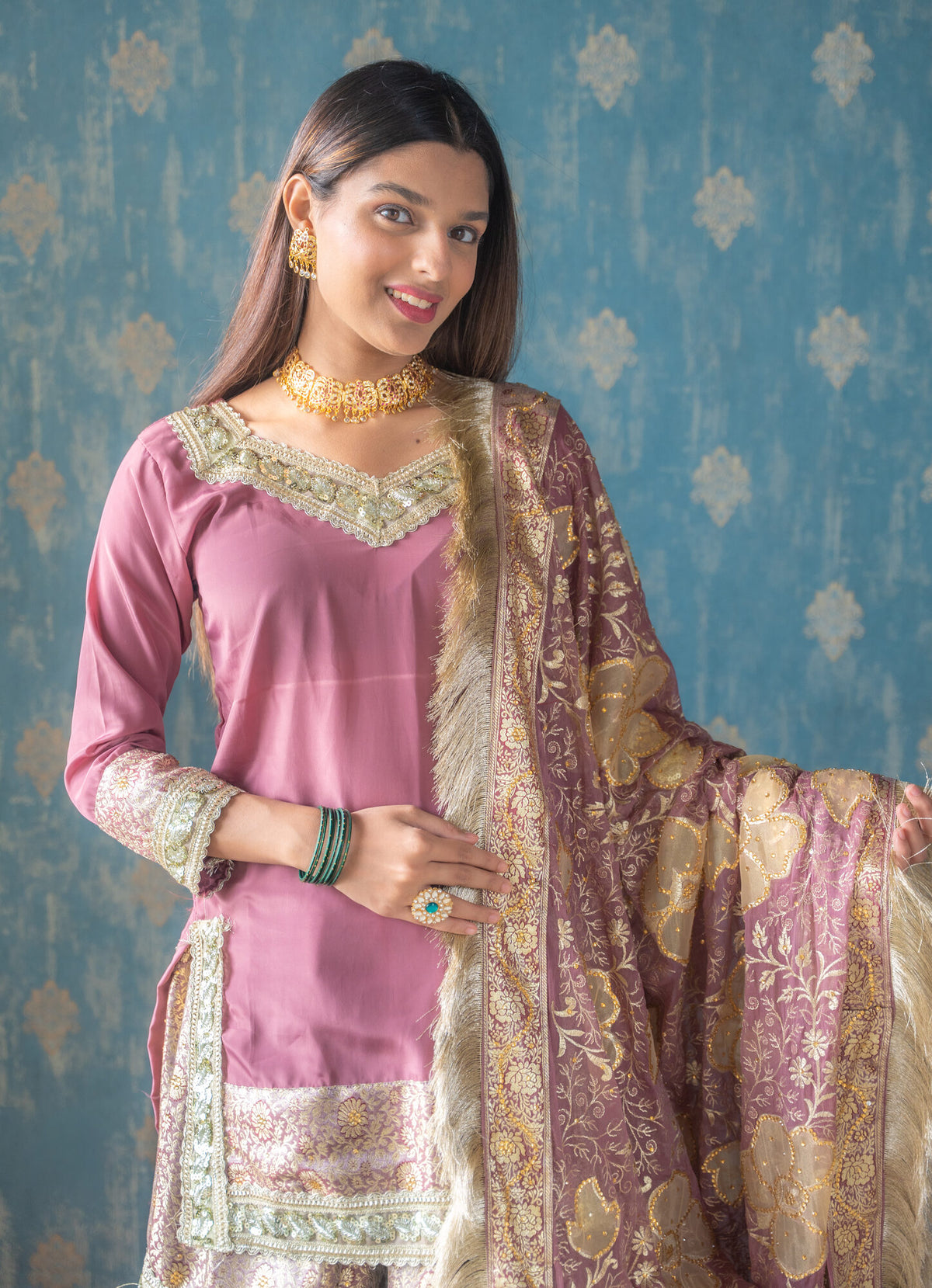 Dastaan gharara — front, Husnaraa